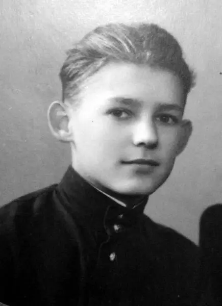 Владимир Пименов В деревню вернулись эвакуированные Жизнь налаживалась Начали - фото 50