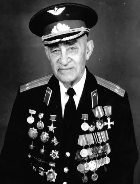 Немного о себе я пошел по стопам папы закончил авиационное училище в 1971 - фото 115