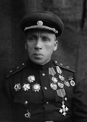 Начальник штаба МА Шалин Командующий артиллерией И Ф Фролов Зампотех - фото 10