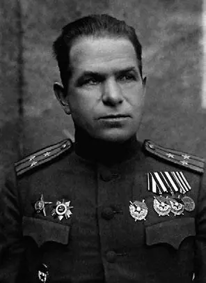 Начальник разведотдела АМ Соболев Командир 6го тк А Л Гетман - фото 13