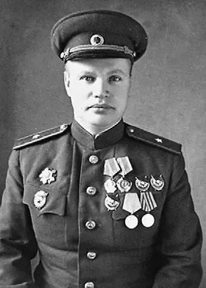 Начальник политотдела А Г Журавлёв Командир 112й тбр И И Гусаковский - фото 17