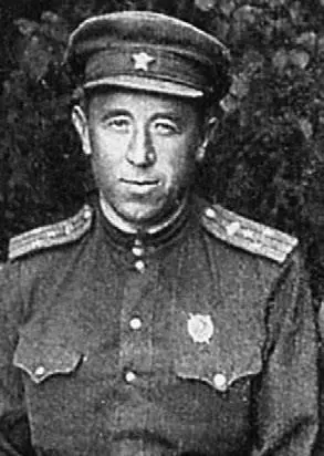 Командир 112й тбр М Т Леонов Командир 17го тп 10й мбр И Н Бойко На - фото 24
