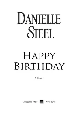 Danielle Steel Happy Birthday: A Novel обложка книги