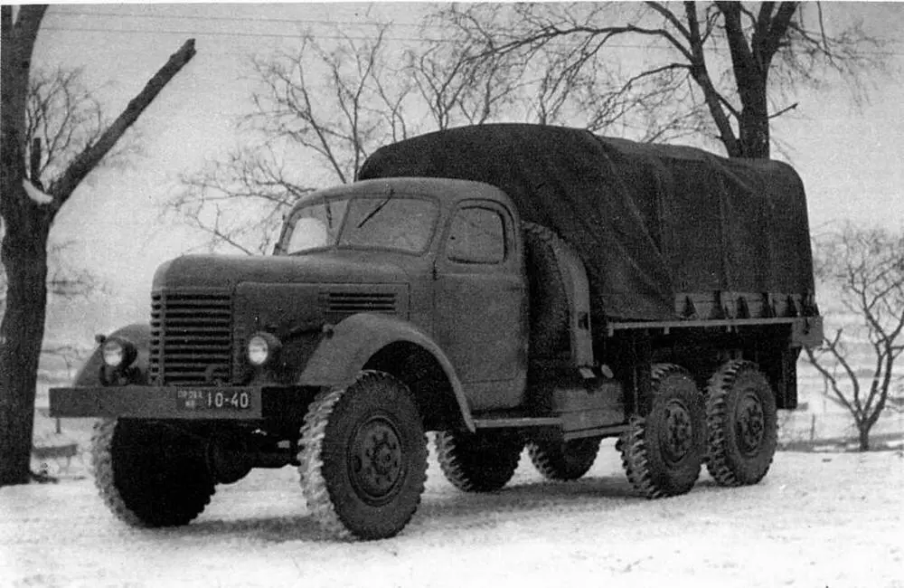 Грузовой автомобиль ЗИС1511 Ее отличали раздельный блокированный привод от - фото 6