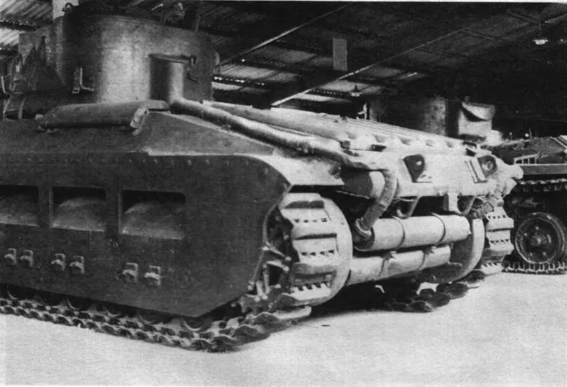 Кормовая часть танка Matilda IIISC находящегося в Музее бронетанковой техники - фото 21
