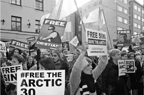 Two weeks after the ship was raided 1300 people marched past the Russian - фото 22
