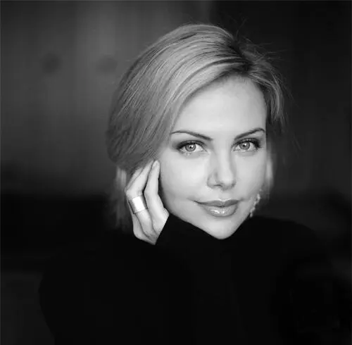 Закрыв за собой дверь Элисон прошла в комнату Фионы и опустилась рядом с - фото 30