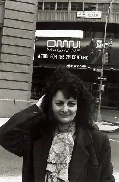 Datlow in front of an advertisement for OMNI magazine in New York City in 1991 - фото 7