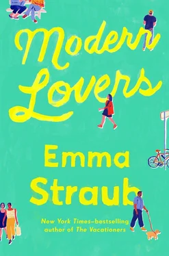 Emma Straub Modern Lovers обложка книги