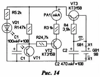 Он в этой конструкции установлен напротив фототранзистора VT1 и размещены они - фото 43
