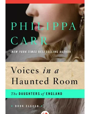 Philippa Carr Voices in a Haunted Room обложка книги