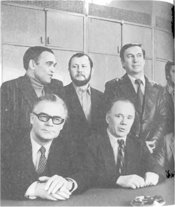 Встреча в Огоньке 1980 г Стоят В Шугаев Ю Лощиц С Семанов В - фото 10