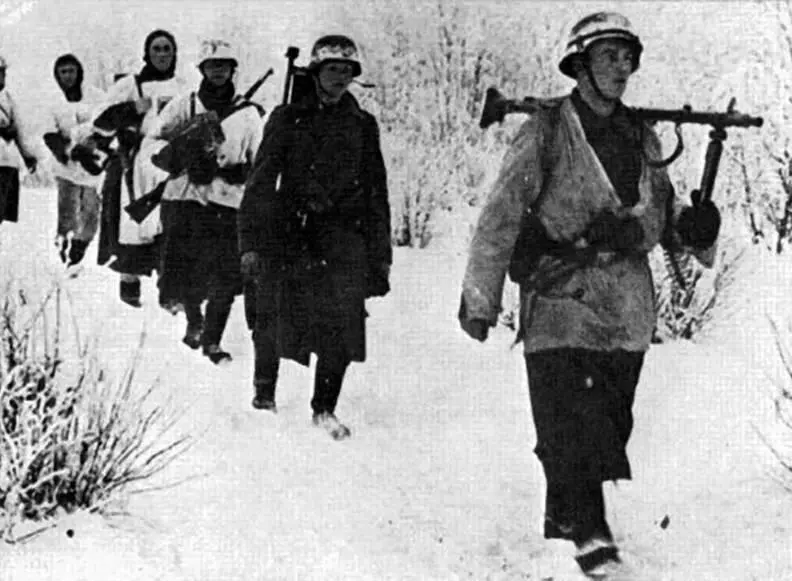 Солдаты вермахта Январь февраль 1942 г Немецкий генерал К Типпельскирх - фото 11
