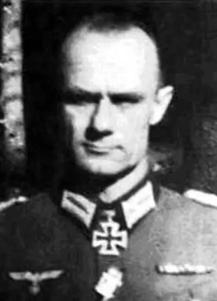 Э Блаурок в начале 1942 г подполковник начальник оперативного отдела штаба - фото 16