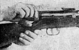 Рис 29 Рис 30 При свинчивании с последней нитки резьбы поддерживаем - фото 27