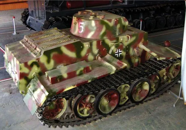 Легкий танк PzI AusfF в экспозиции Военноисторического музея бронетанкового - фото 151