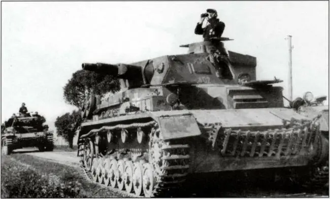 Наиболее мощным немецким танком в 1941 г был PzIV Его 75мм пушка с 500 м - фото 24