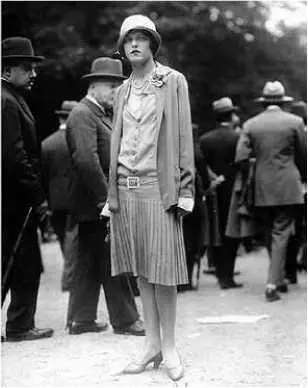 Шанель предложила женщинам свободу одежду носить должно быть удобно Костюм от - фото 50