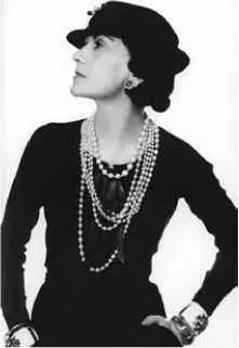 В 1920 году Шанель создала бижутерию которую в отличие от драгоценностей можно - фото 51