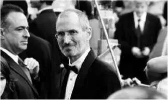 В 1985 году президент Рональд Рэйган вручил Стиву Джобсу Национальную - фото 66