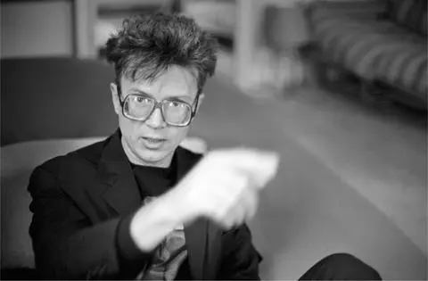 11 Its Me Eddie Eduard Limonov in 1986 12 Inside the besieged White House - фото 13