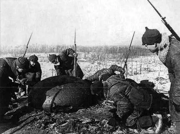 Бойцы РККА у захваченных финских укреплений Артиллерия Красной армии на - фото 51