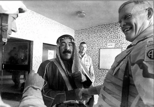 Сваннак на встрече с иракскими шейхами в Рамади февраль 2004 г Вопреки - фото 29