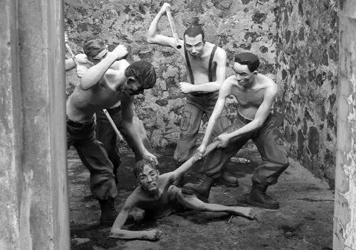 As I wander out into a prison yard I see a scene of two men beating another - фото 25
