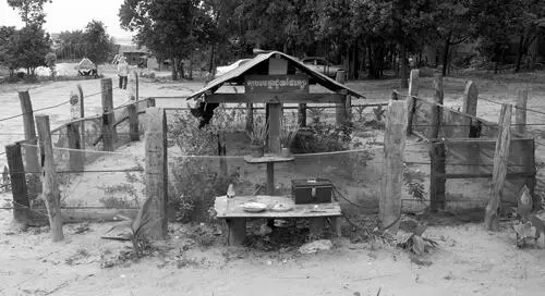 A few kilometers away down a badly cratered red earth road stands the tourist - фото 42