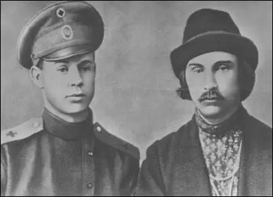 С Есенин с поэтом НКлюевым Юрий Сергеевич Есенин он же Георгий старший сын - фото 24
