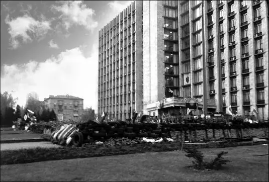 Здание Госадминистрации Всё в этом мире развивается по спирали Вечна только - фото 2