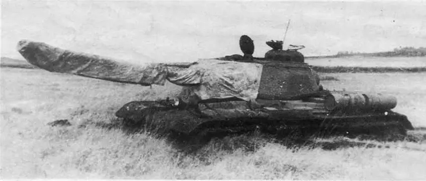 Тяжелый танк ИС122 объект 240 Вверху во дворе завода 100 внизу на - фото 15