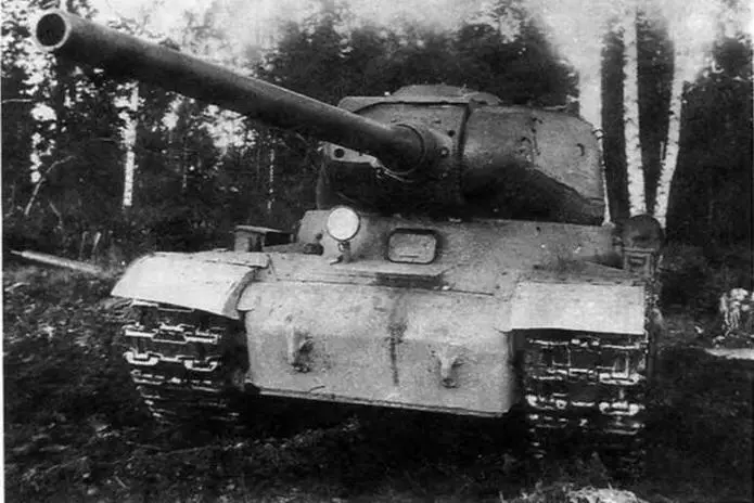 Вверху опытный танк ИС3 объект 244 внизу танк ИС5 объект 248 - фото 20