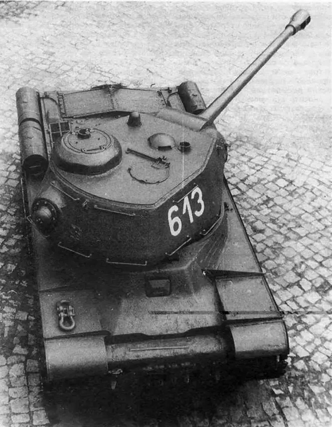 ИС2 ранних выпусков 1944 года Обращают на себя внимание характерные детали - фото 21