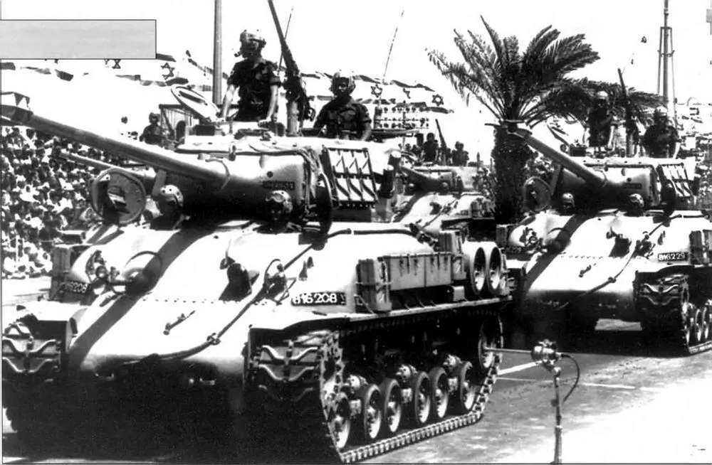 Танки Шерман М51 во время парада 1965 г На Центральном фронте против - фото 20