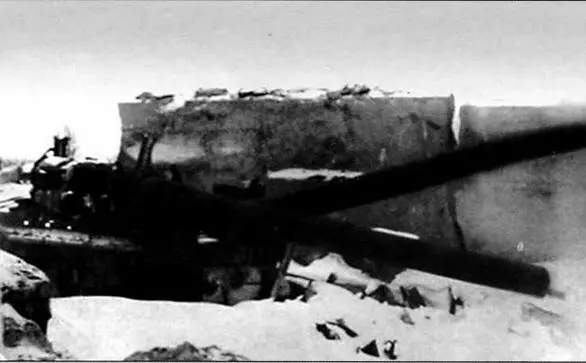 Вторая башня батареи Справа поставленный на попа кусок перекрытия Март 1945 - фото 51