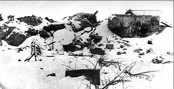 Взорванная немцами в сентябре 1944 г первая башня батареи Март 1945 г Фото - фото 52
