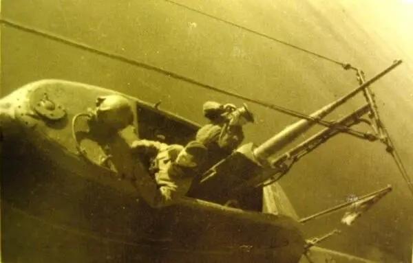 В декабре 1933 года подводная лодка в ледовых условиях осуществила переход из - фото 35