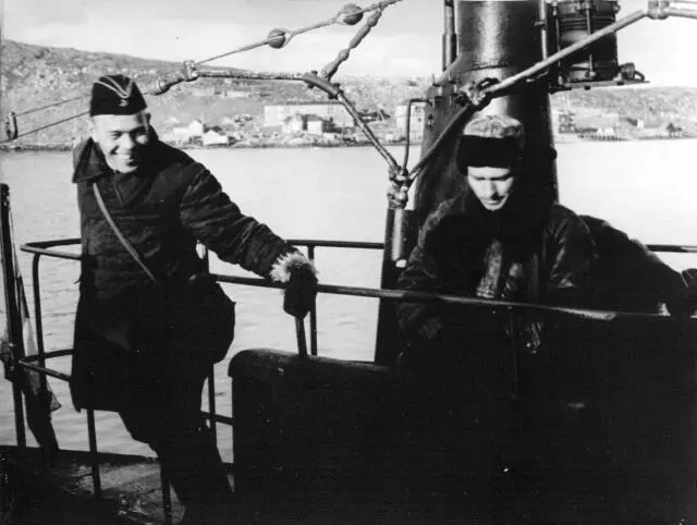 Возвращение подводной лодки М172 15 сентября 1941 года В ограждении рубки ПЛ - фото 78