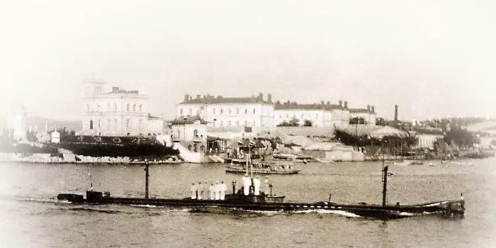Подводная лодка Камбала входит в Южную бухту Севастополя Подводная лодка - фото 19