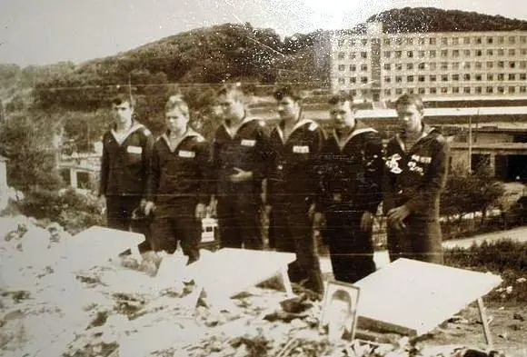 Памятник погибшим подводникам К122 в бухте Павловского Подводная лодка С178 - фото 308