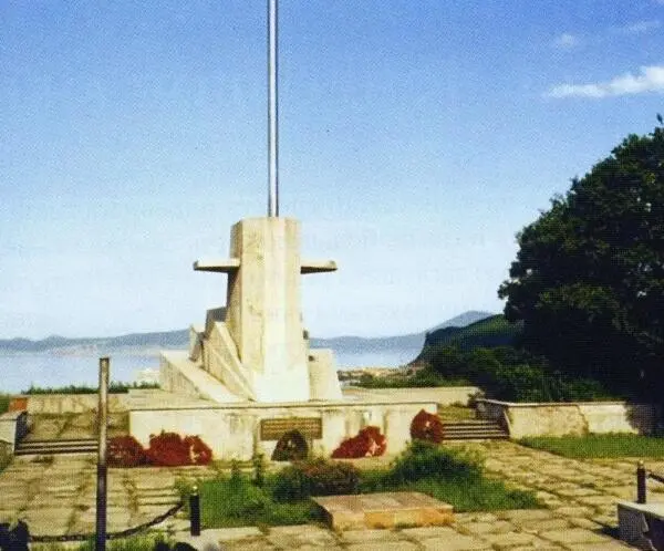 Памятник погибшим подводникам К122 в бухте Павловского Подводная лодка С178 - фото 309