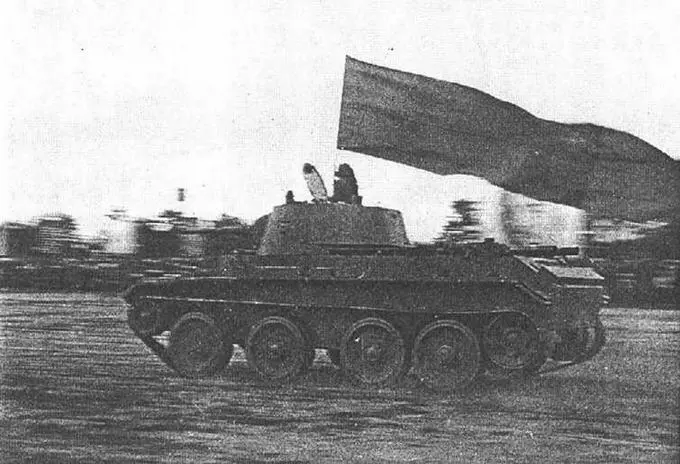 На параде Москва 1939 год Как видим начальник заводского КБ МИКошкин - фото 18