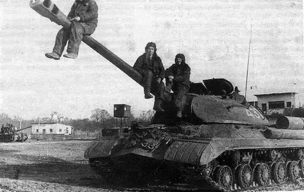 Эти любительские фотографии тяжелого танка ИСЗМ прислал в редакцию наш - фото 17