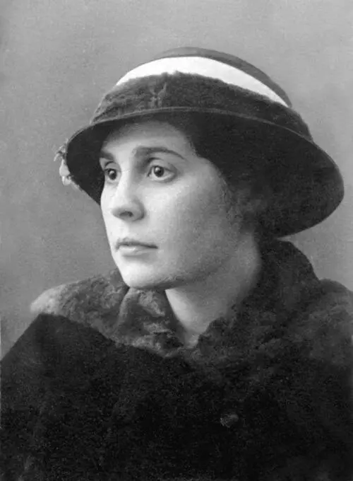 Лиля Юрьевна Брик 1914 г А вот что рассказывала о Лиле Брик Галина Катанян - фото 3