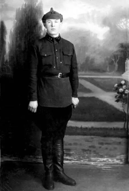 Фотография красноармейца Круглова СН присланная с военной службы домой 1930 - фото 12