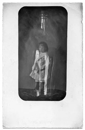 Тримаючи оті фото в руці я став на - фото 7