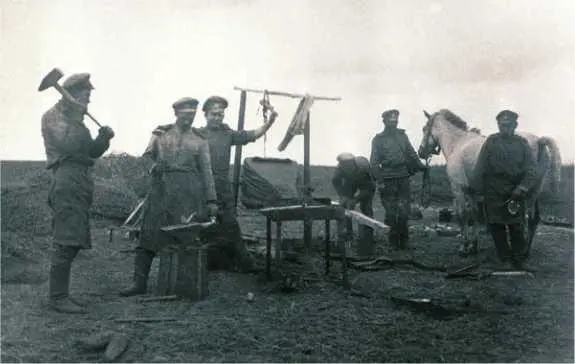 Походная кузница Фото 1916 г РГАКФД Ал 62 сн 85 Санитарный транспорт - фото 24