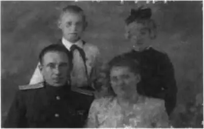 Семья Довгань Симферополь 1950 г Кстати школьникам а я учился в 9м - фото 187