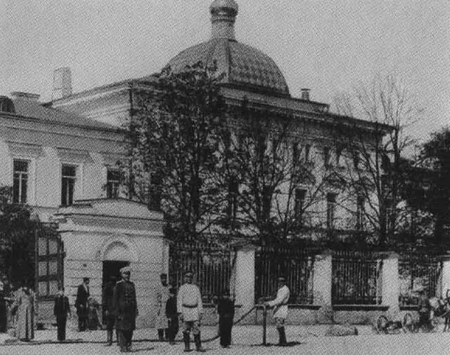 Здание Псковской духовной семинарии где учился преподавал и был пострижен в - фото 5